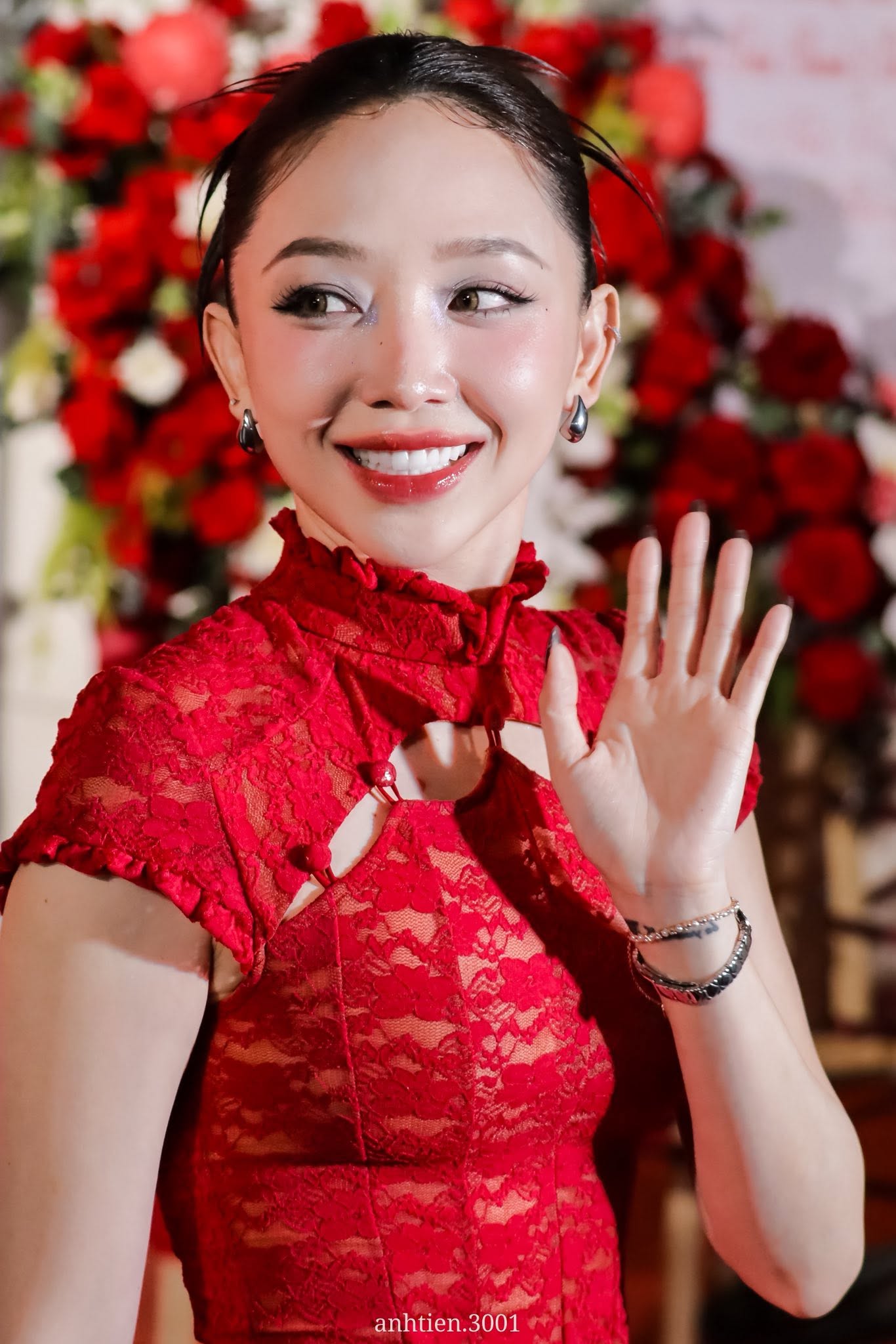 Việt Nam có 1 gương mặt giống cả tá sao hạng A: Y hệt Trấn Thành, hao hao Lệ Quyên, càng nhìn càng lú