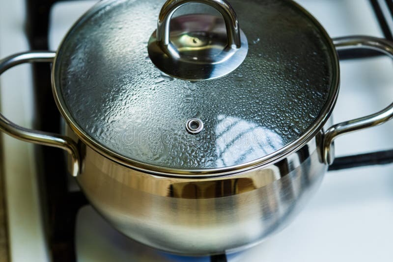 Lý do nắp nồi inox thường có 1 lỗ tròn?