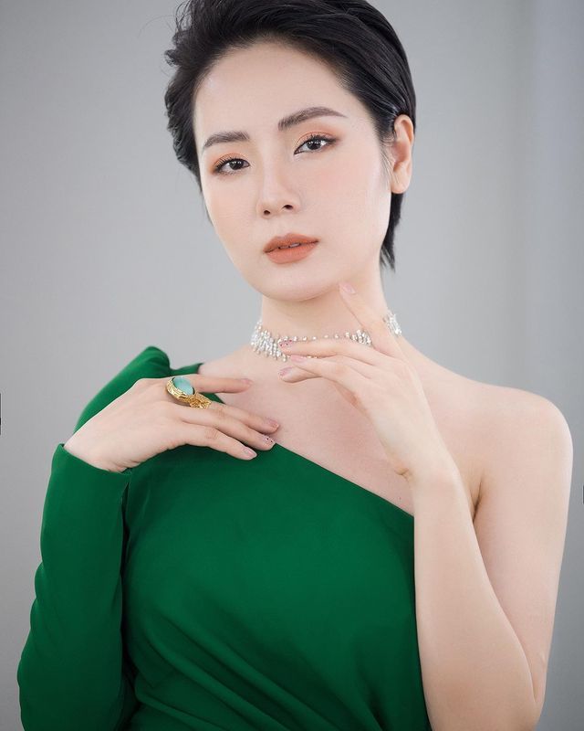 Nữ ca sĩ Việt ngoại hình “lão hoá ngược” khó tin ở tuổi 42: Cực mê chính mình, mặc kệ mọi lời khen chê