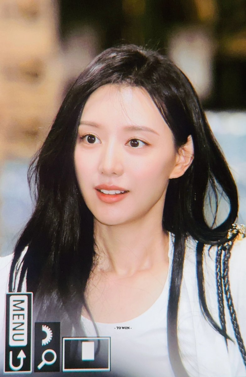 Kim Ji Won qua ống kính của fan