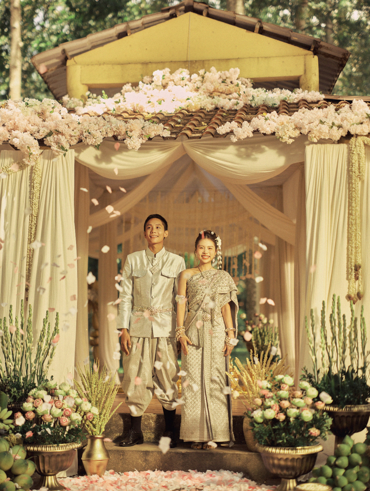   Phương Mỹ Chi xinh đẹp trong “đám cưới cổ tích” với MV Thiên Đường Với Người Thương  