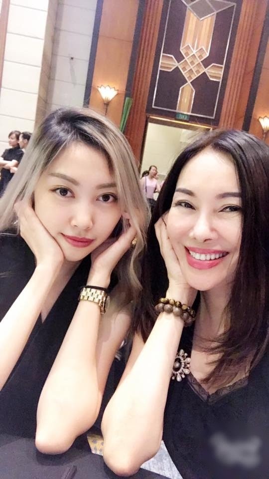 Hằng Nguyễn sinh năm 1992, hơn Vũ. 3 tuổi và xuất thân trong một gia đình có điều kiện. Cô là con gái duy nhất của bà Nga Dior, người được biết đến trong lĩnh vực thời trang. Ảnh: FBNV