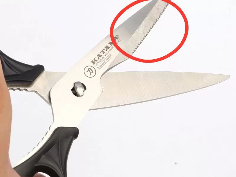 Tại sao kéo thường có đường răng cưa? Nhiều người đang bỏ phí công dụng