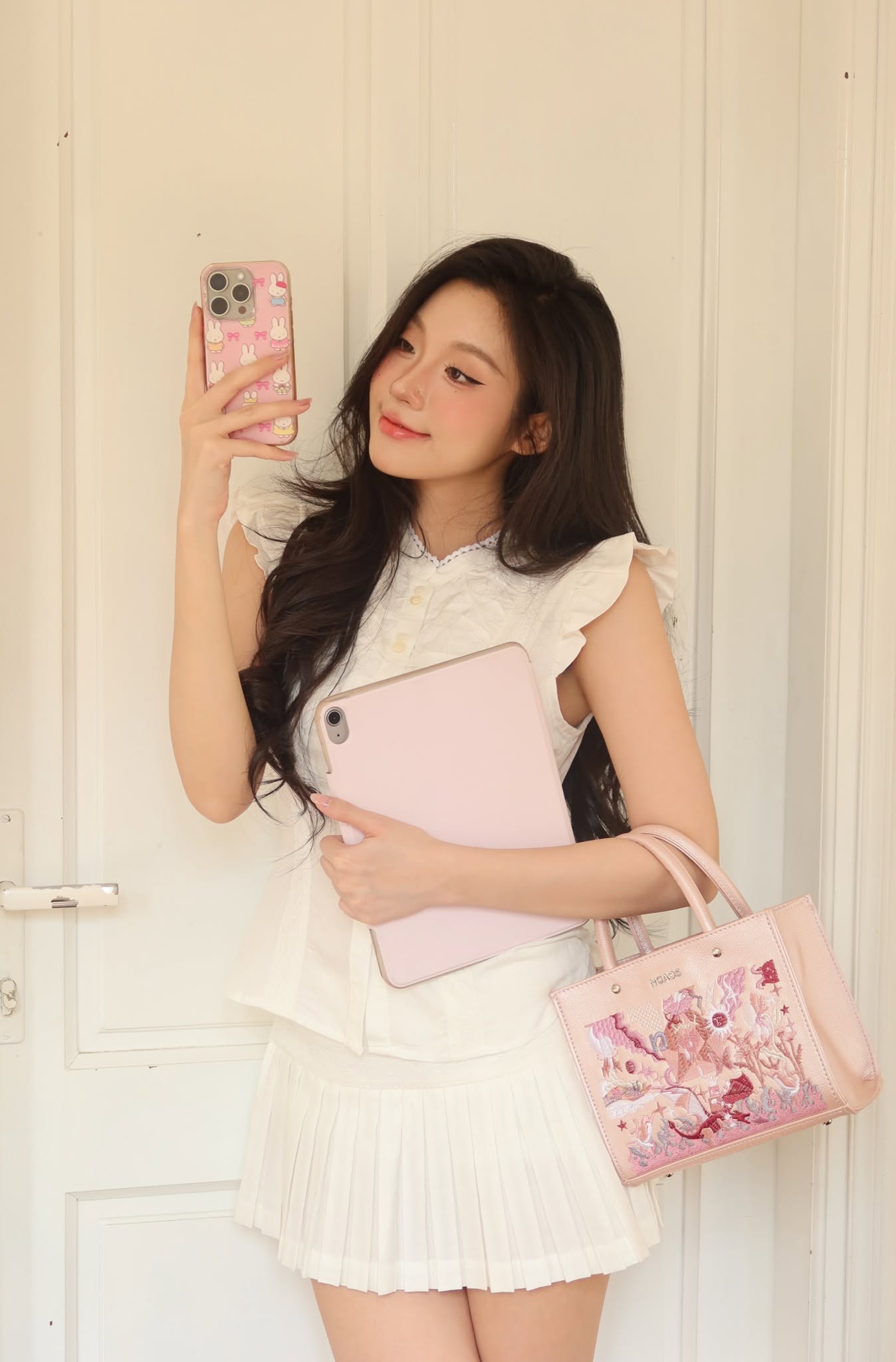 Jess Yul được nhận xét có ngoại hình giống với nhiều idol Hàn Quốc