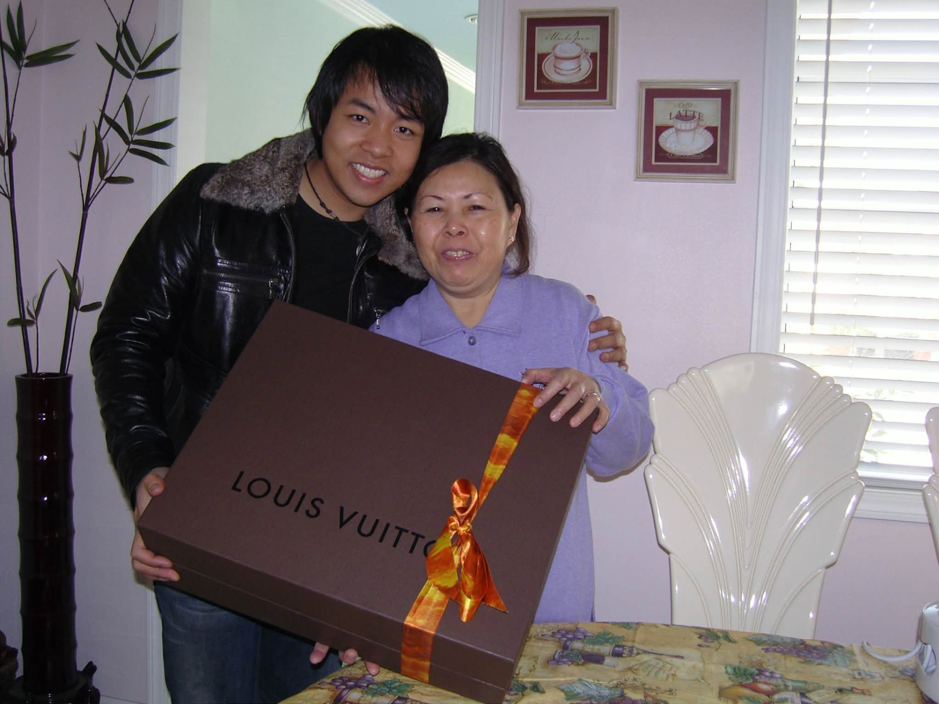 Ngày 3/8 vừa qua, ca sĩ Quang Lê đau buồn thông báo mẹ ruột – bà Thu Hồng Võ qua đời. Ảnh: FBNV