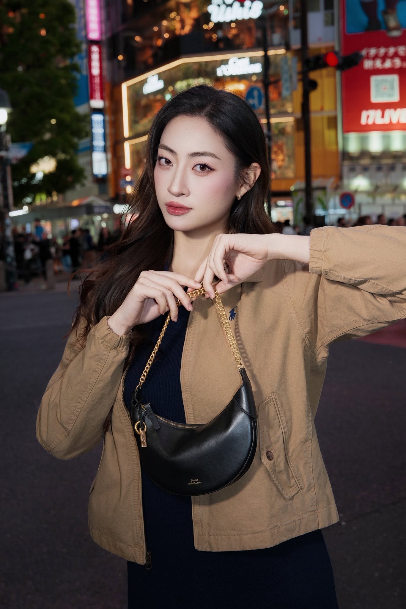 Lương Thùy Linh duy trì sự cân bằng giữa học vấn, hoạt động nghệ thuật. Ảnh: FBNV