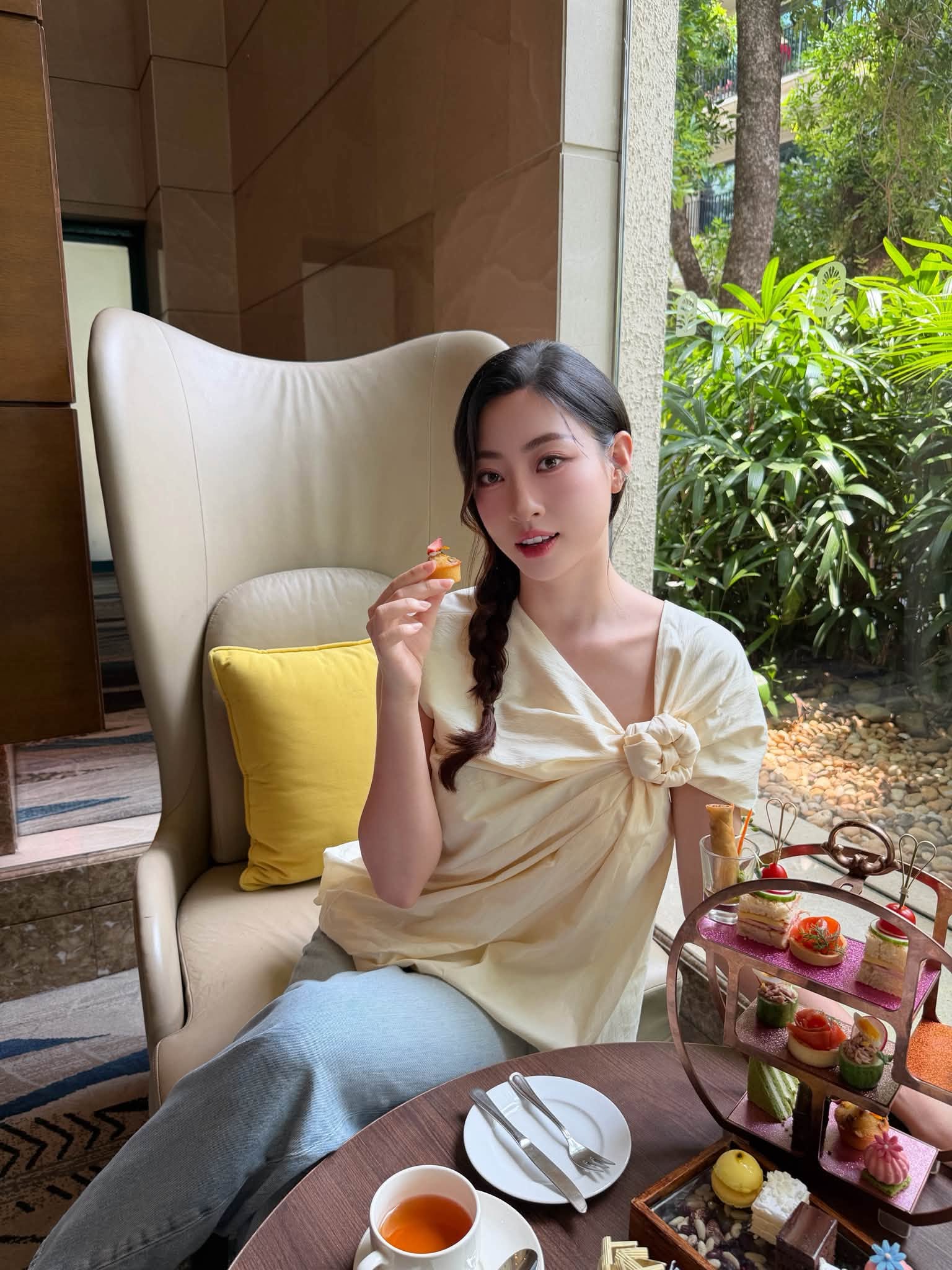 Bên cạnh các hoạt động nghệ thuật, Lương Thùy Linh còn thử sức ở lĩnh vực kinh doanh thời trang. Ảnh: FBNV