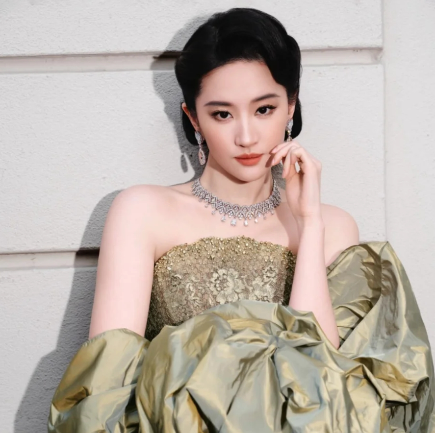 Người cướp chén cơm của Lưu Diệc Phi, Triệu Lệ Dĩnh