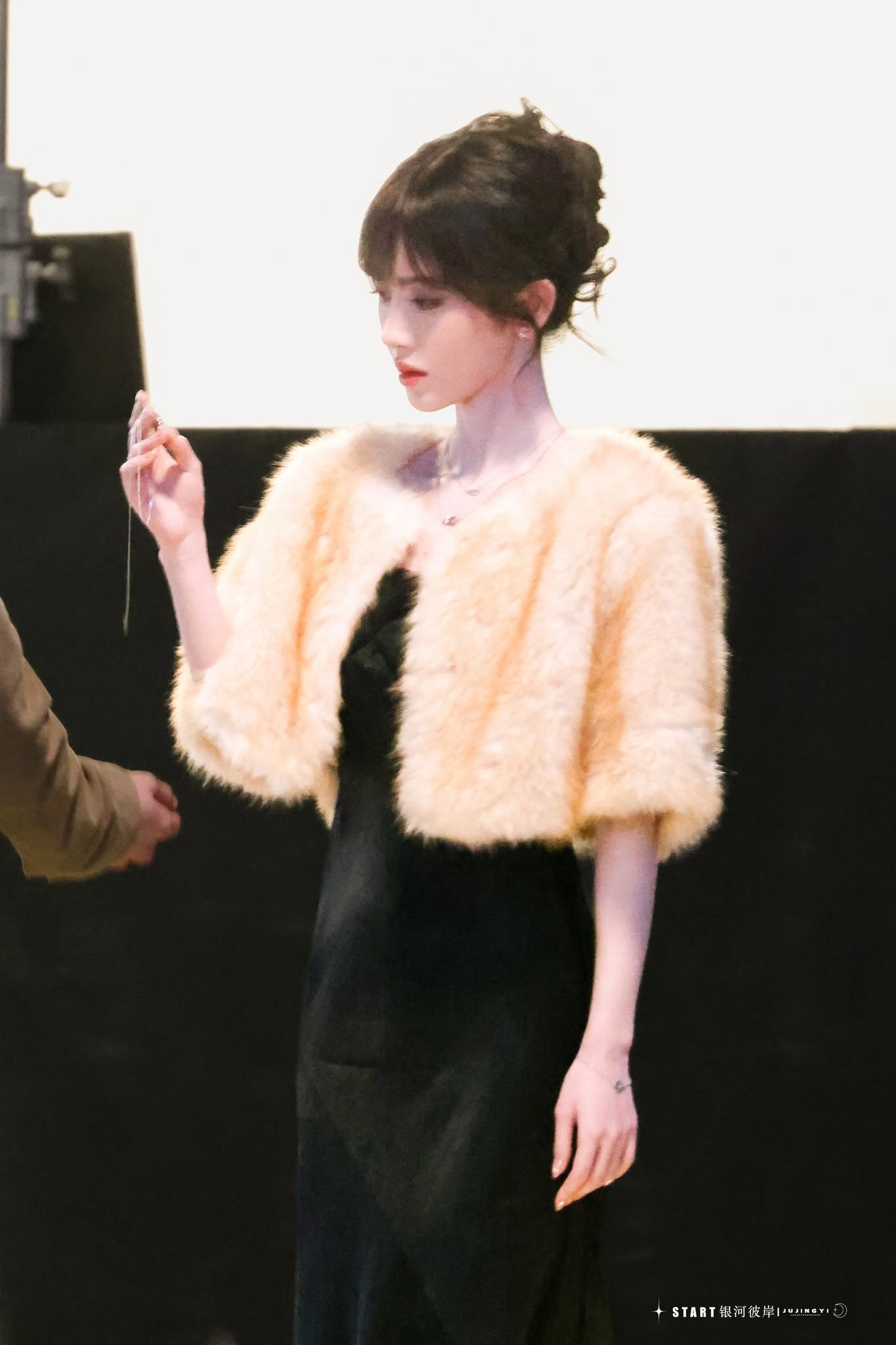 Đang hot mỹ nhân có gương mặt mà mọi trai tồi đều không dám lại gần: Đẹp xuất thần vừa ngắm vừa rén