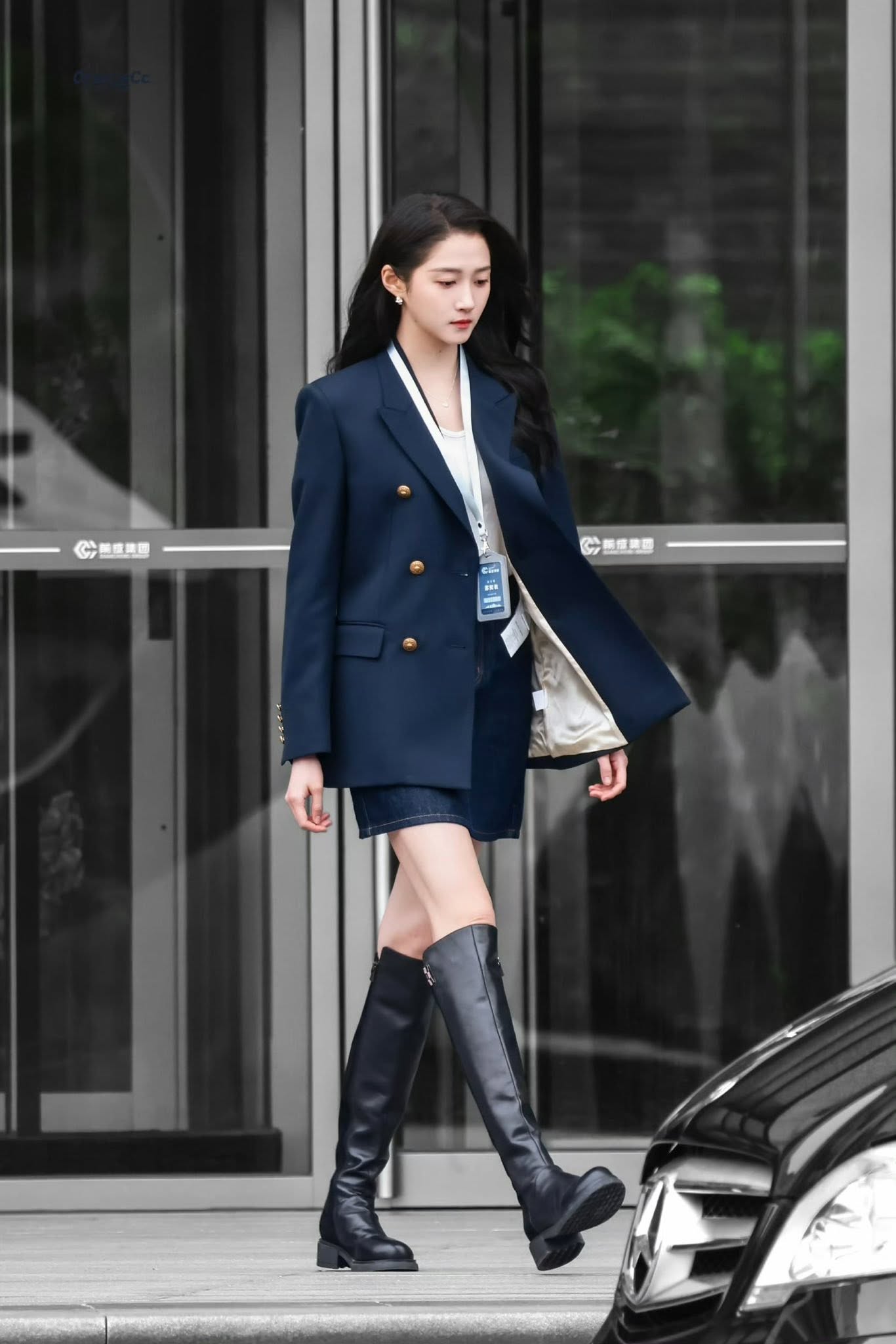 Mỹ nhân chân dài nhất nhì showbiz: Mặc gì cũng đẹp như kiệt tác, càng diện đơn giản càng cuốn hút