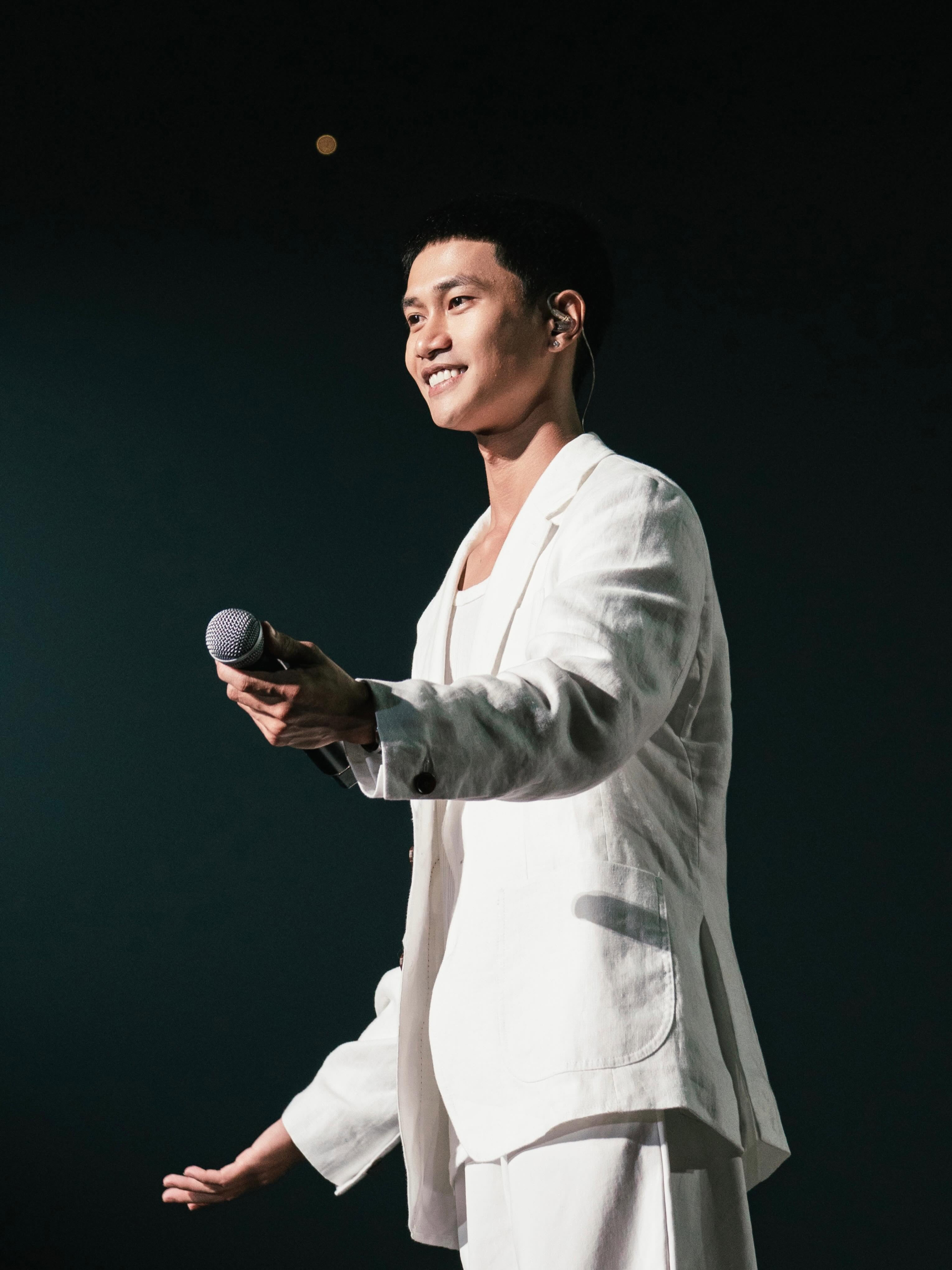 Nguyễn Hùng là một trong những gương mặt nổi bật của Vpop khi liên tiếp sở hữu các ca khúc nhạc phim được khán giả yêu thích