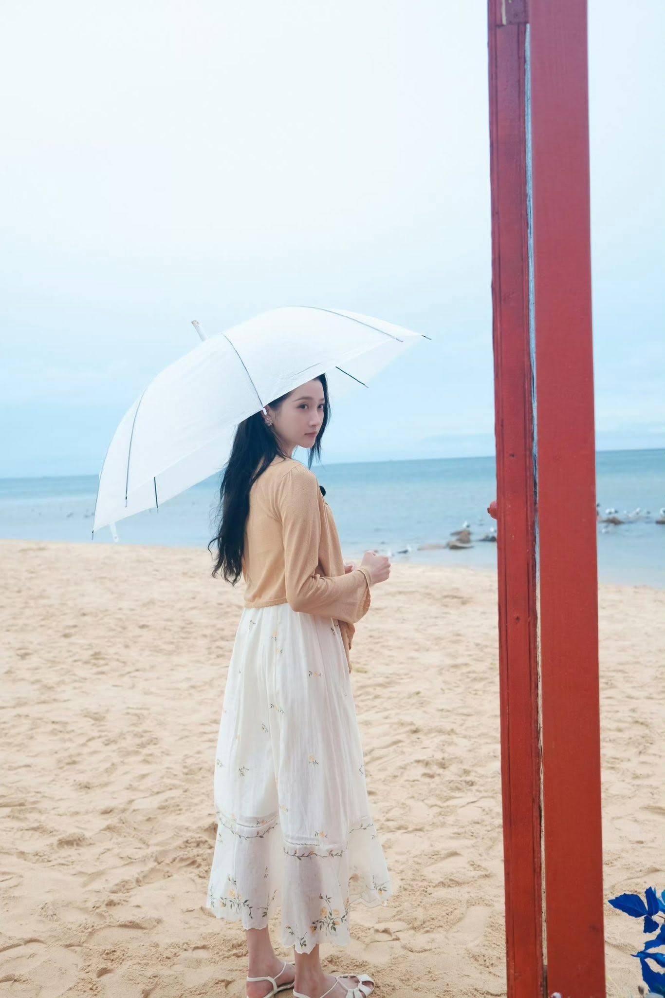 Mỹ nhân chân dài nhất nhì showbiz: Mặc gì cũng đẹp như kiệt tác, càng diện đơn giản càng cuốn hút