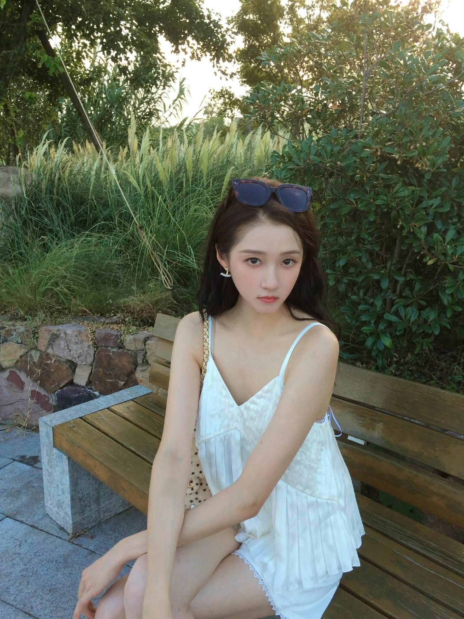 Mỹ nhân chân dài nhất nhì showbiz: Mặc gì cũng đẹp như kiệt tác, càng diện đơn giản càng cuốn hút