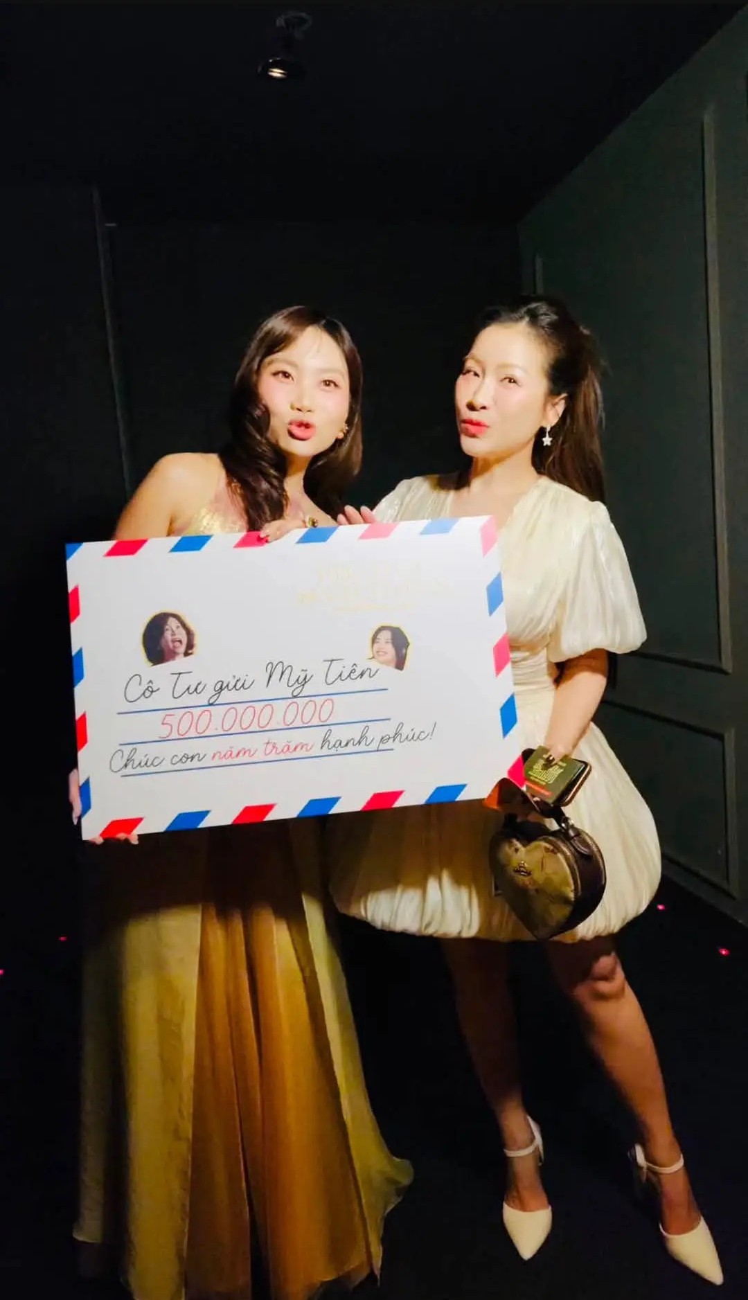 Phong bì 500 triệu mừng đám cưới Phương Mỹ Chi
