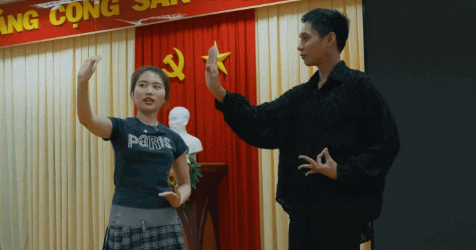 Trước ngày ghi hình, Phương Mỹ Chi và Bảo Định đã dành thời gian học múa truyền thống của người Khmer Nam Bộ