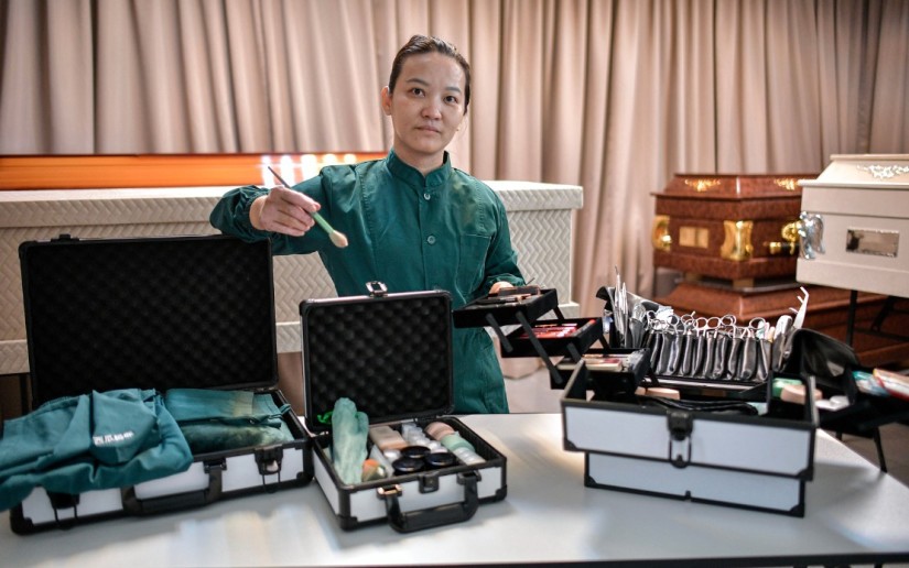 Trang điểm cho người quá cố là công việc cần thiết nhưng không phải ai cũng dám làm (Ảnh minh họa)