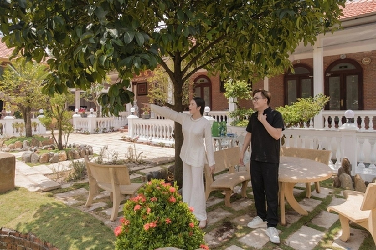 Biệt phủ 10.000 m² ở quê của Lý Nhã Kỳ