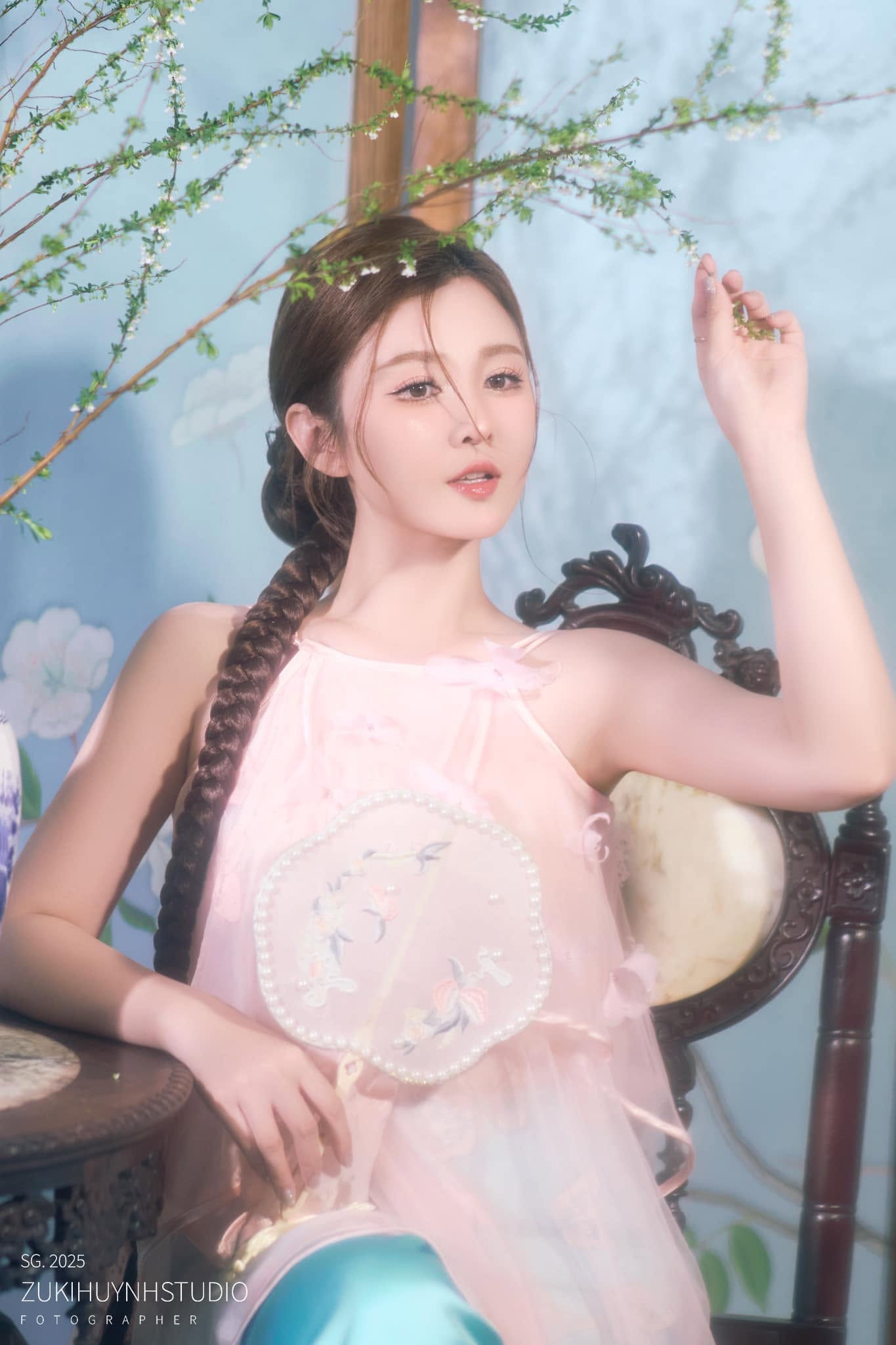 Ribi Sachi từng là người mẫu ảnh và hot girl nổi tiếng trên mạng xã hội. Ảnh: FBNV