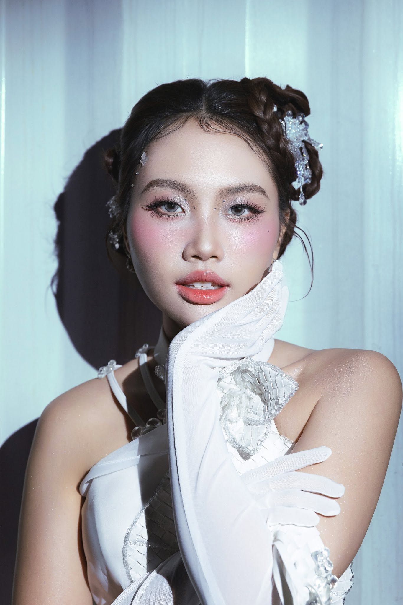 Một thống kê từ bên thứ 3 vào tháng 8/2025 dự đoán doanh thu từ YouTube của Phương Mỹ Chi có thể lên đến 11,2 tỷ mỗi năm