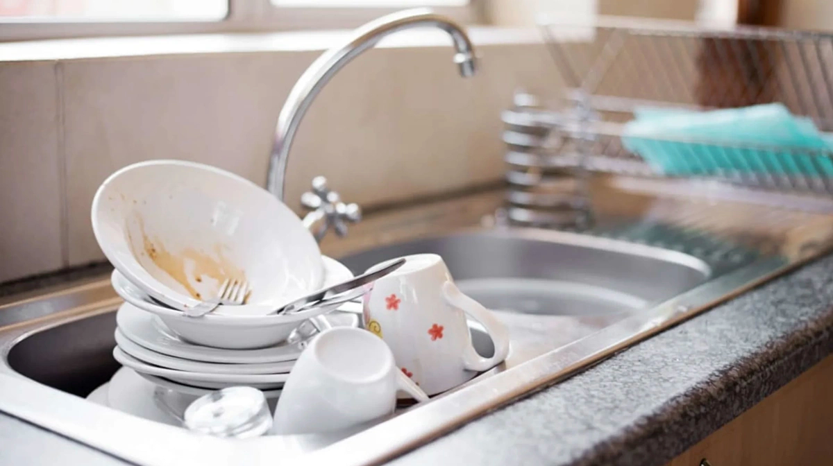 Lời khuyên cho những người ngâm bát đũa trong bồn rửa qua đêm