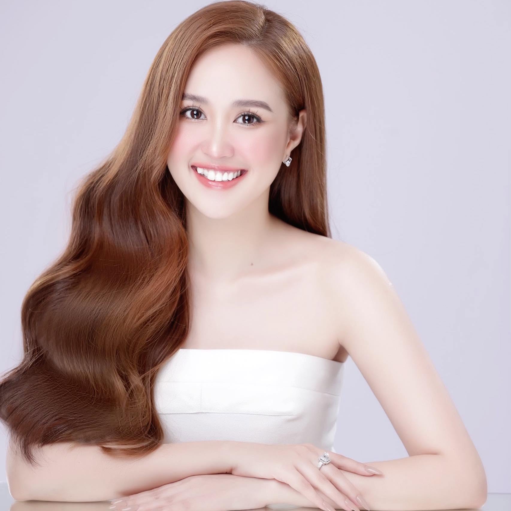 Mỹ nhân mang gương mặt của Mai Phương Thuý và Bạch Lộc cộng lại: U40 mà trẻ phát hờn, nói gái đôi mươi cũng tin