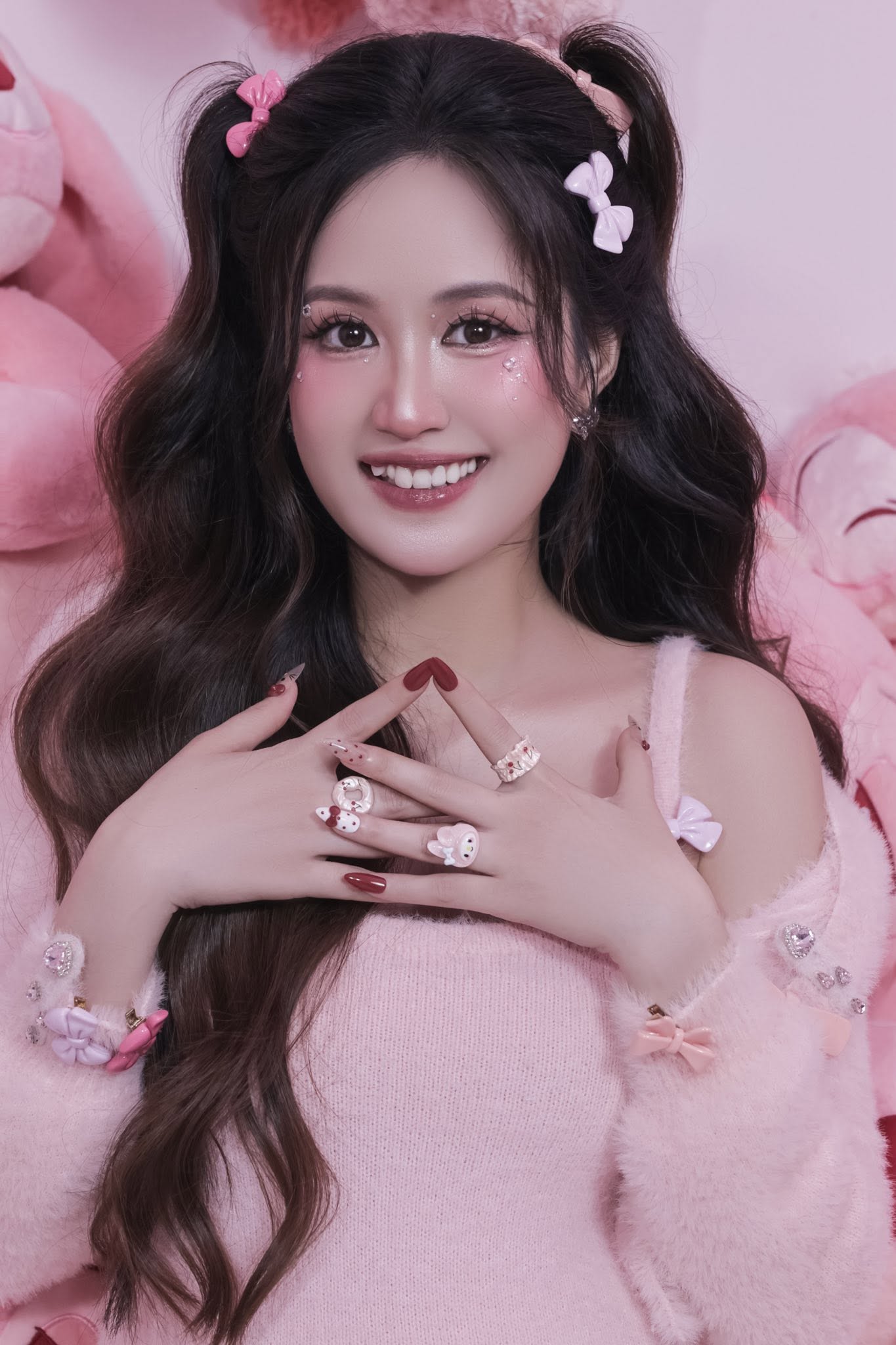 Mỹ nhân mang gương mặt của Mai Phương Thuý và Bạch Lộc cộng lại: U40 mà trẻ phát hờn, nói gái đôi mươi cũng tin