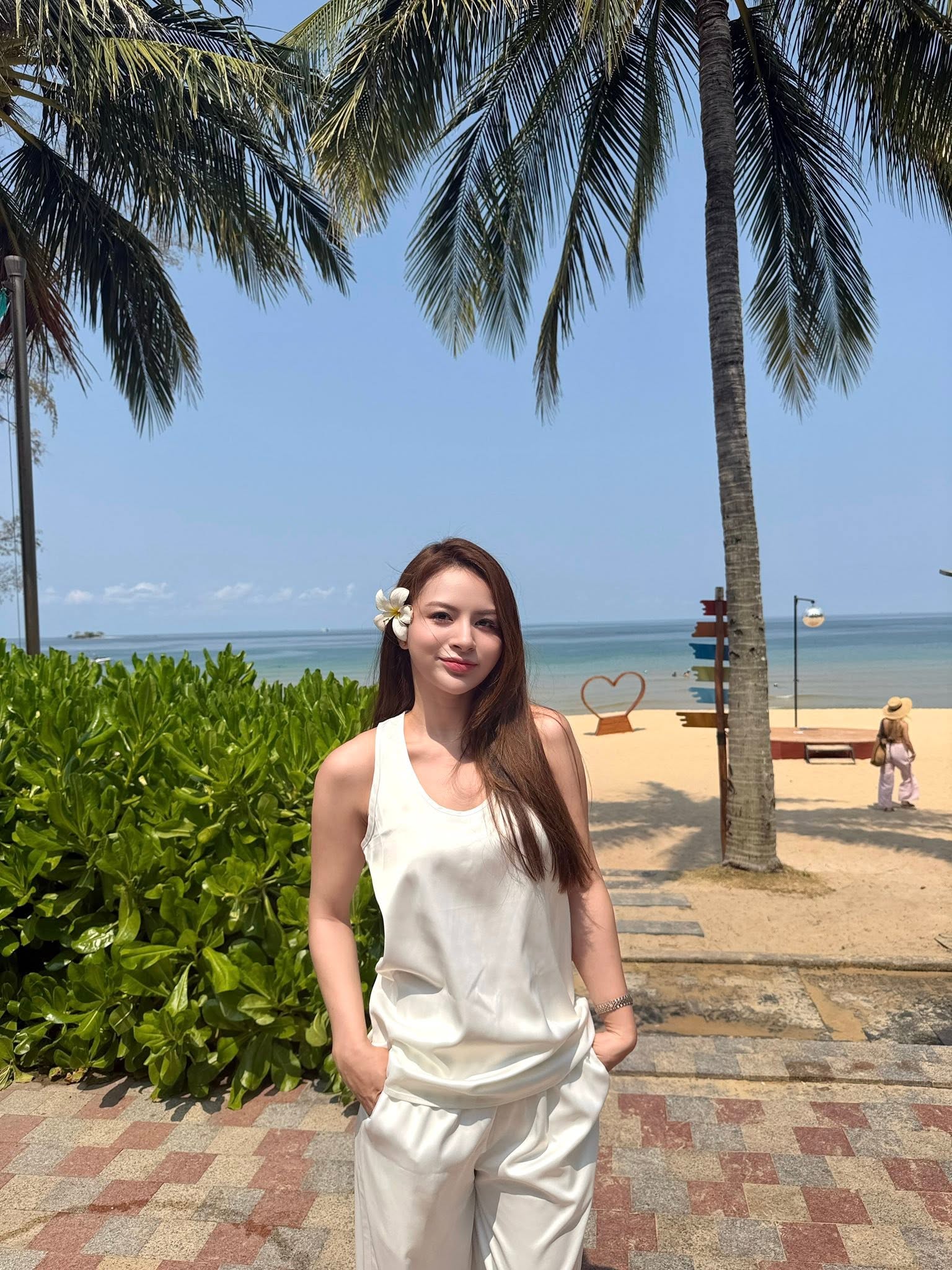 Ngọc Anh nhận nhiều lời khen với sắc vóc trẻ trung, xinh đẹp