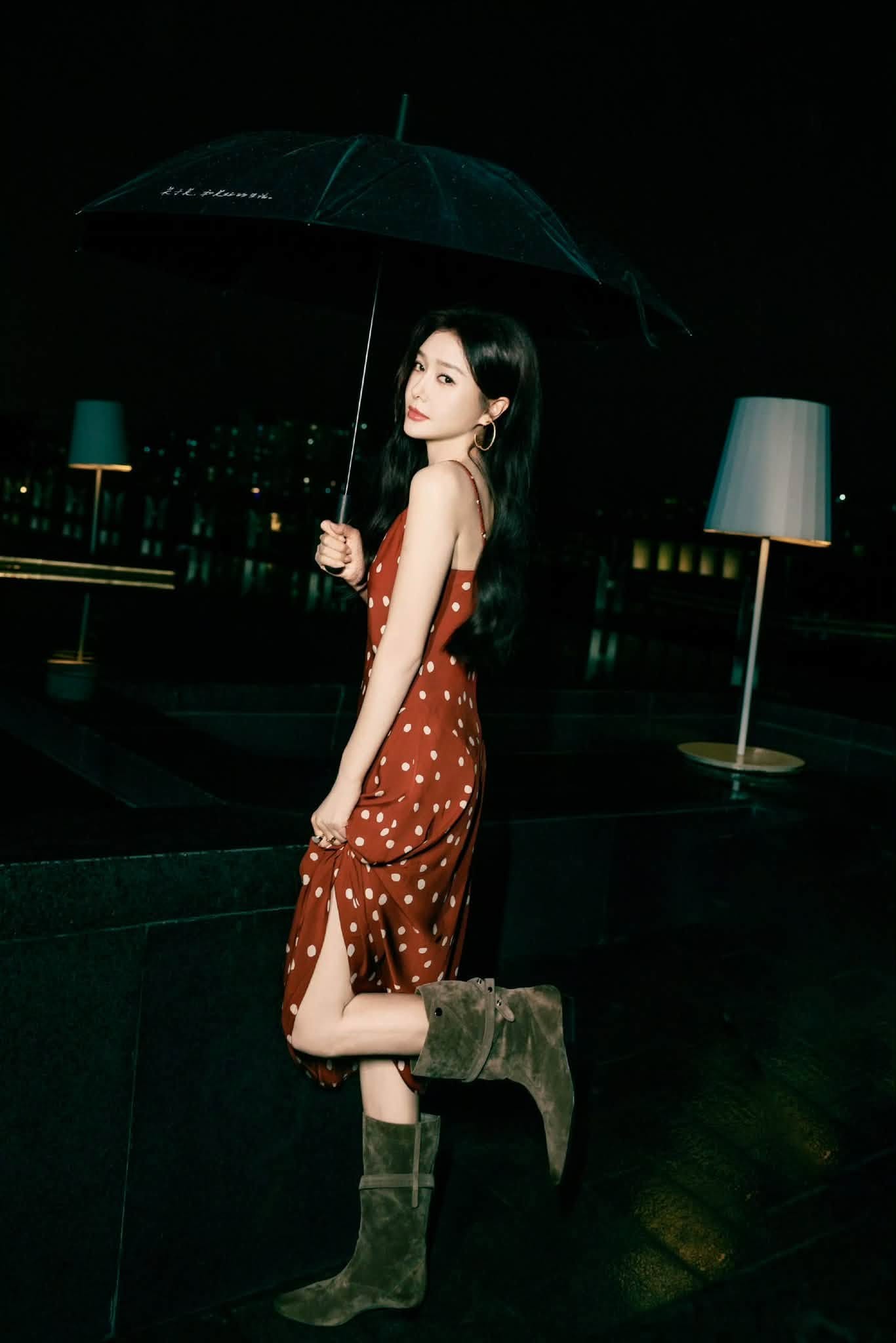 Đại mỹ nhân showbiz 47 tuổi vẫn đẹp hoàn hảo, body nuột nà mặc gì cũng sang