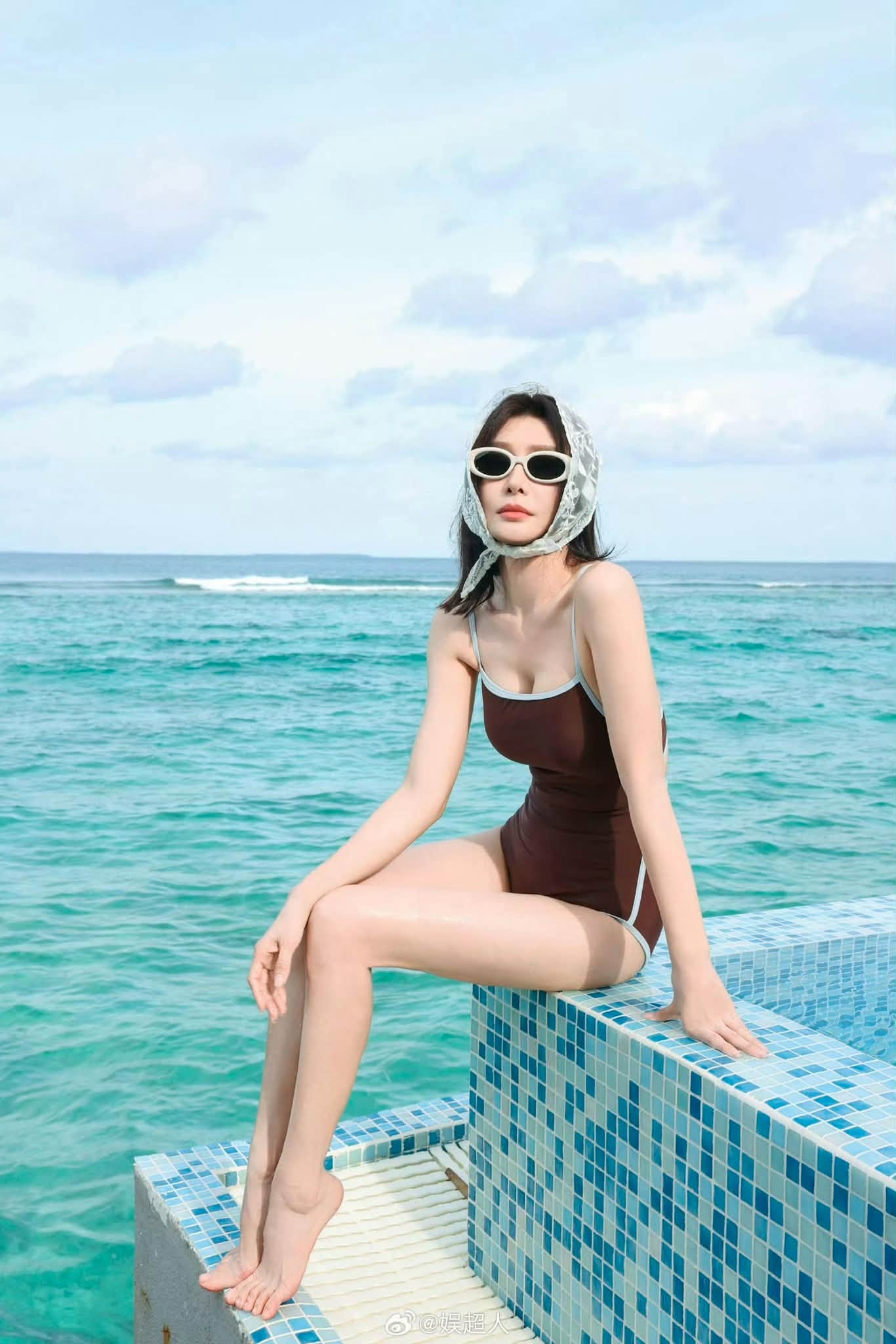 Đại mỹ nhân showbiz 47 tuổi vẫn đẹp hoàn hảo, body nuột nà mặc gì cũng sang