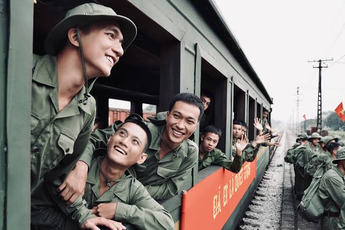Từ Mưa Đỏ đến Nghỉ Hè Sợ Nghỉ Hưu: Phim yêu nước không phải để so sánh