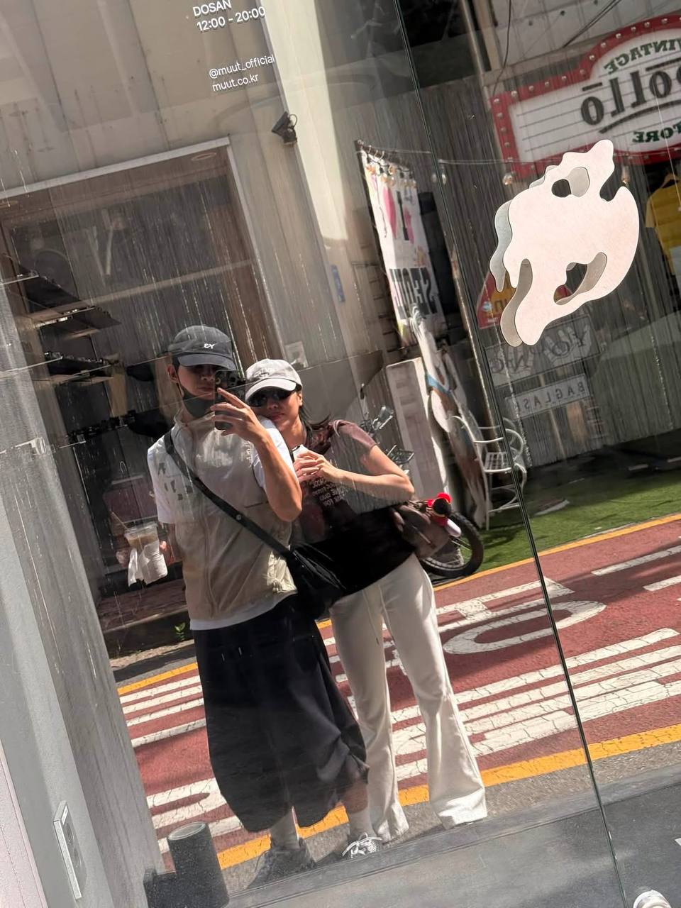 Style couple vừa xinh vừa cool của cặp đôi Anh Tú - Diệu Nhi.
