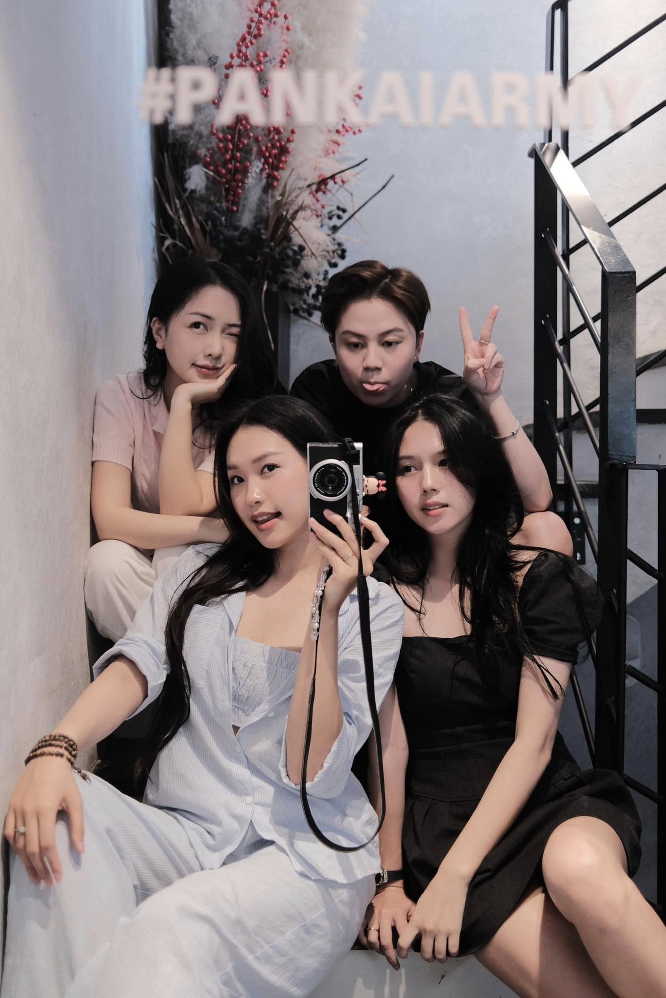 2 mỹ nhân nổi tiếng cùng lấy cầu thủ, ở biệt thự chục tỷ tại Hà Nội: Doãn Hải My và Ngô Tố Uyên có điểm chung bất ngờ