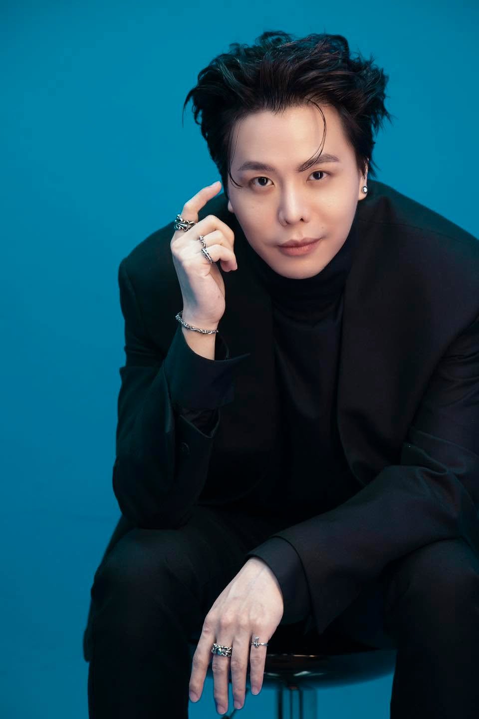 Không chỉ sở hữu loạt hit được yêu thích, Trịnh Thăng Bình còn được biết đến với vai trò nhạc sĩ, nhà sản xuất đứng sau nhiều sản phẩm của các nghệ sĩ khác
