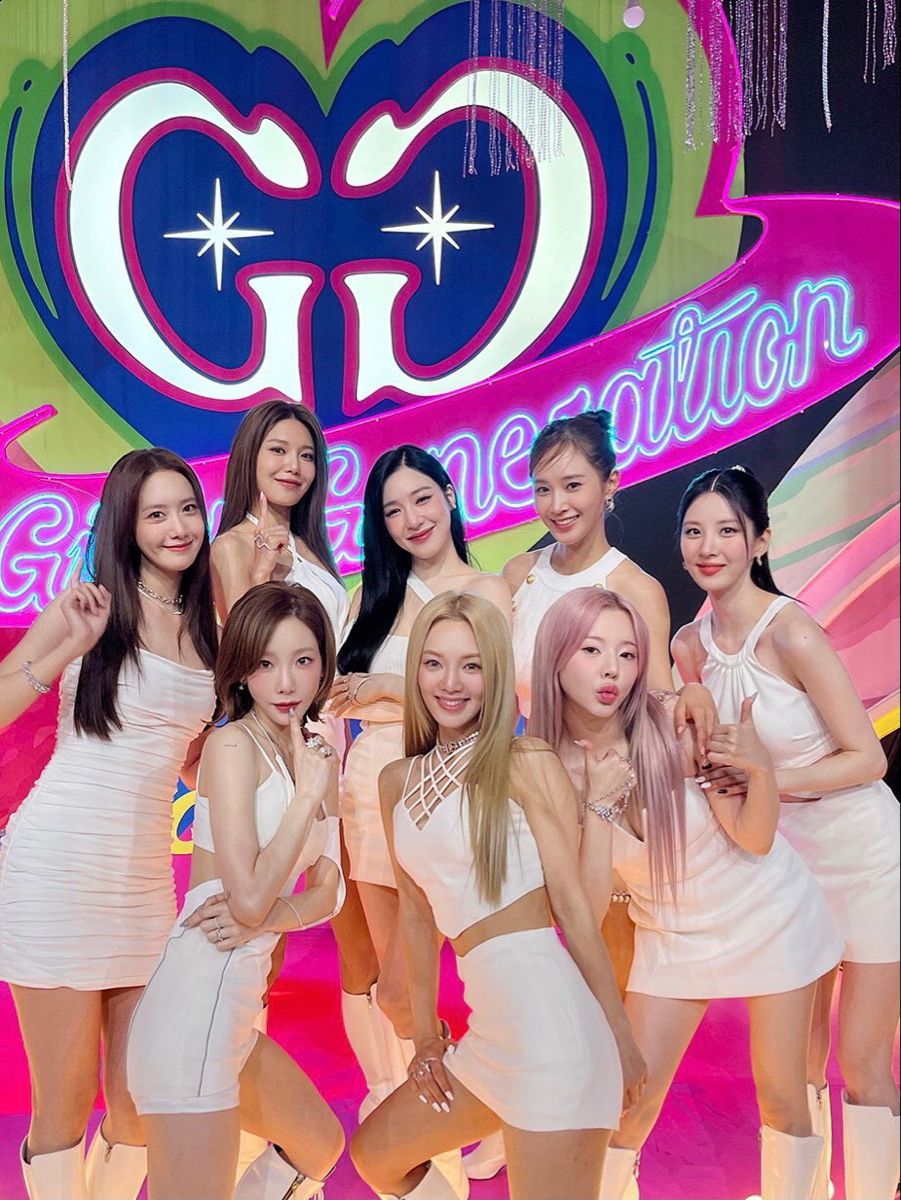 Taeyeon là trưởng nhóm kiêm main vocal của Girls' Generation