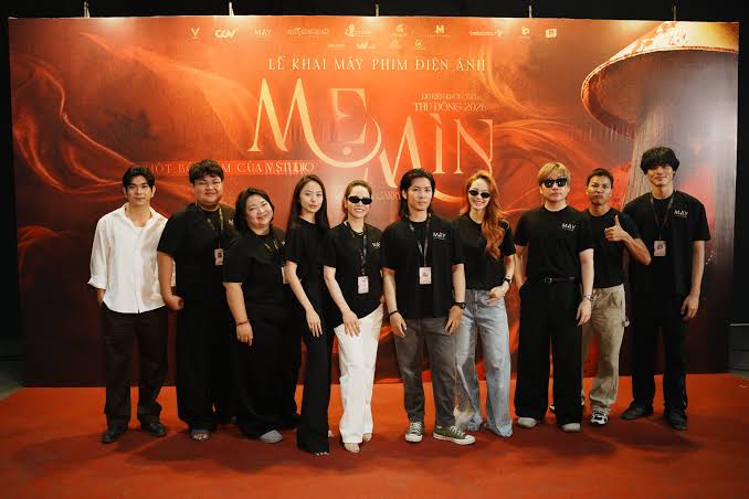 Nụ cười rợn người của Minh Hằng