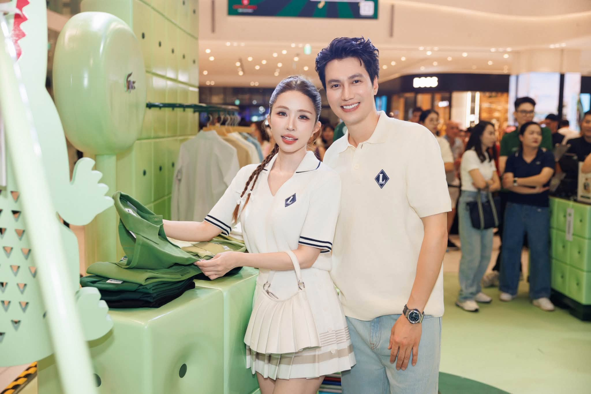Cặp đôi còn đang tập trung xây dựng căn biệt thự chung. Tiến độ xây dựng thường được cả hai chia sẻ trên mạng xã hội. Ảnh: FBNV