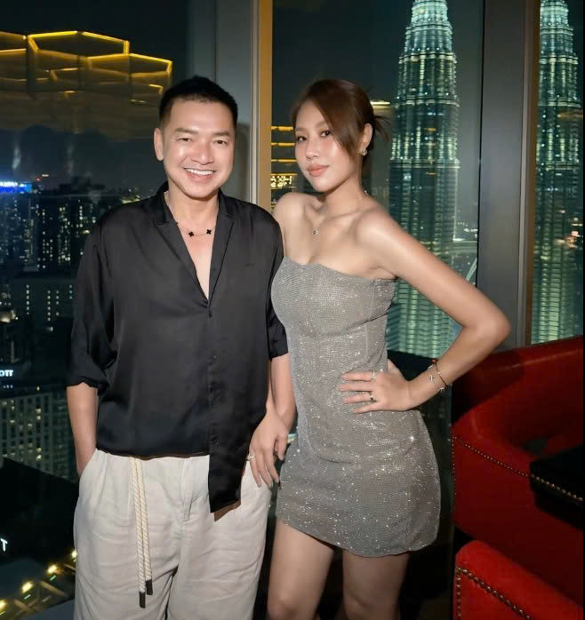 Chuyến đi của nghệ sĩ Quang Minh và vợ kém 37 tuổi