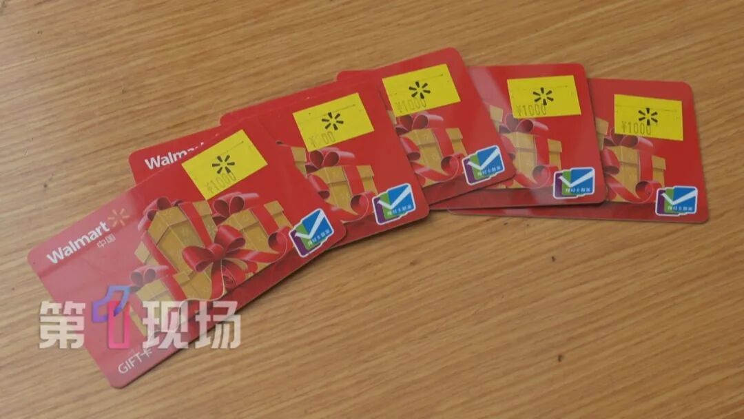 5 chiếc thẻ mua sắm mà Zhang đã mua giúp cho khách hàng