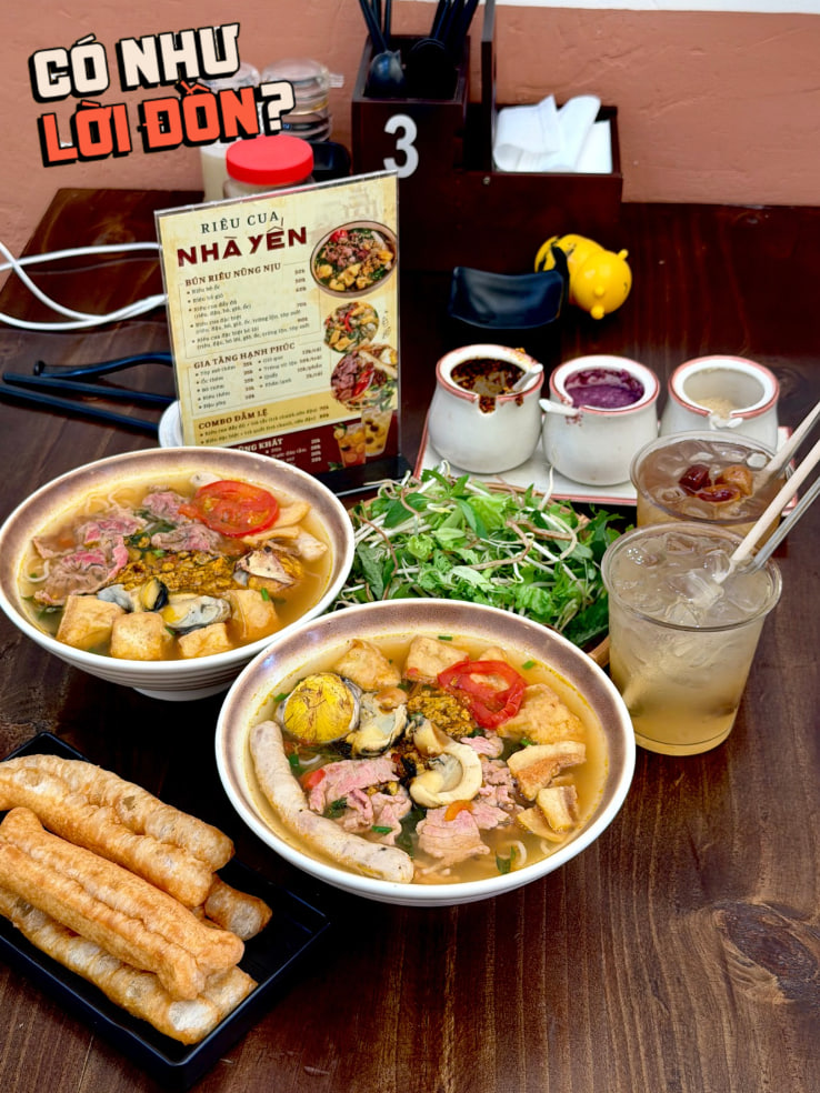 Quán bún riêu ngày hết cả trăm tô: Giò tai 