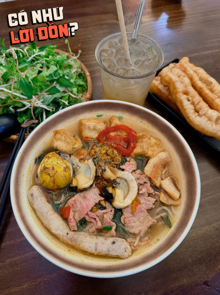 Quán bún riêu ngày hết cả trăm tô: Giò tai 