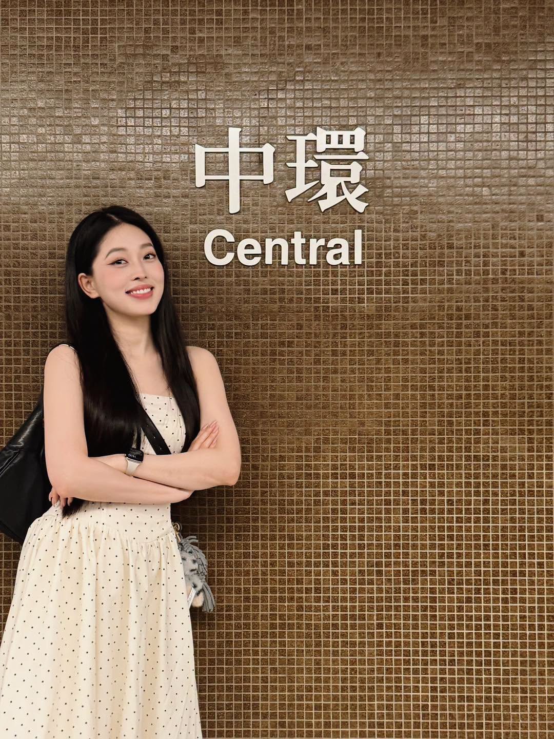 Mỹ nhân Vbiz cưới mối tình đầu: Lấy chồng xong ngày càng nhuận sắc, style đơn giản mà quá sang