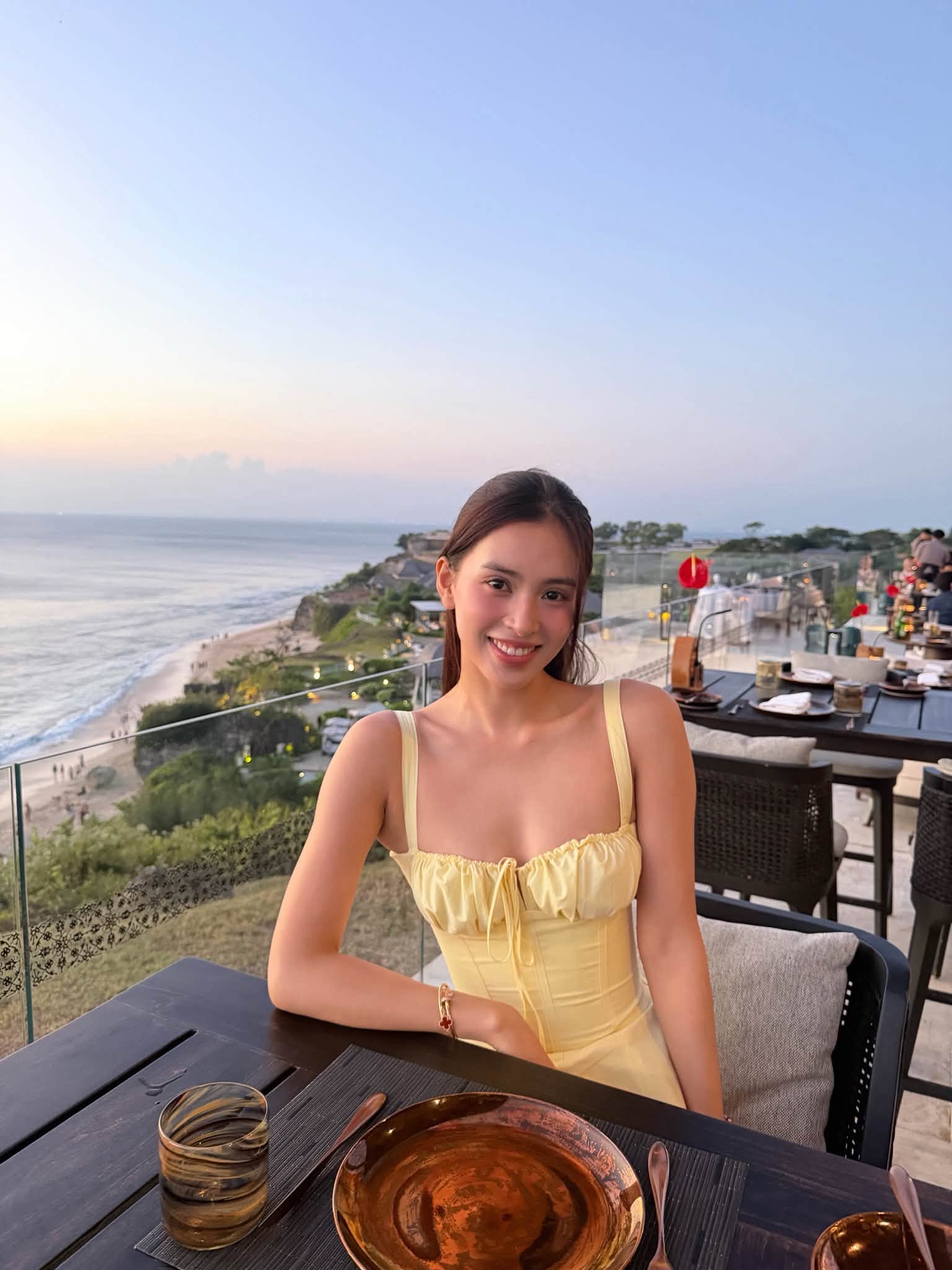 Sắc vóc của nàng hậu sinh năm 2000 vẫn luôn nhận được lời khen mỗi dịp lộ diện trước công chúng. Ảnh: FBNV