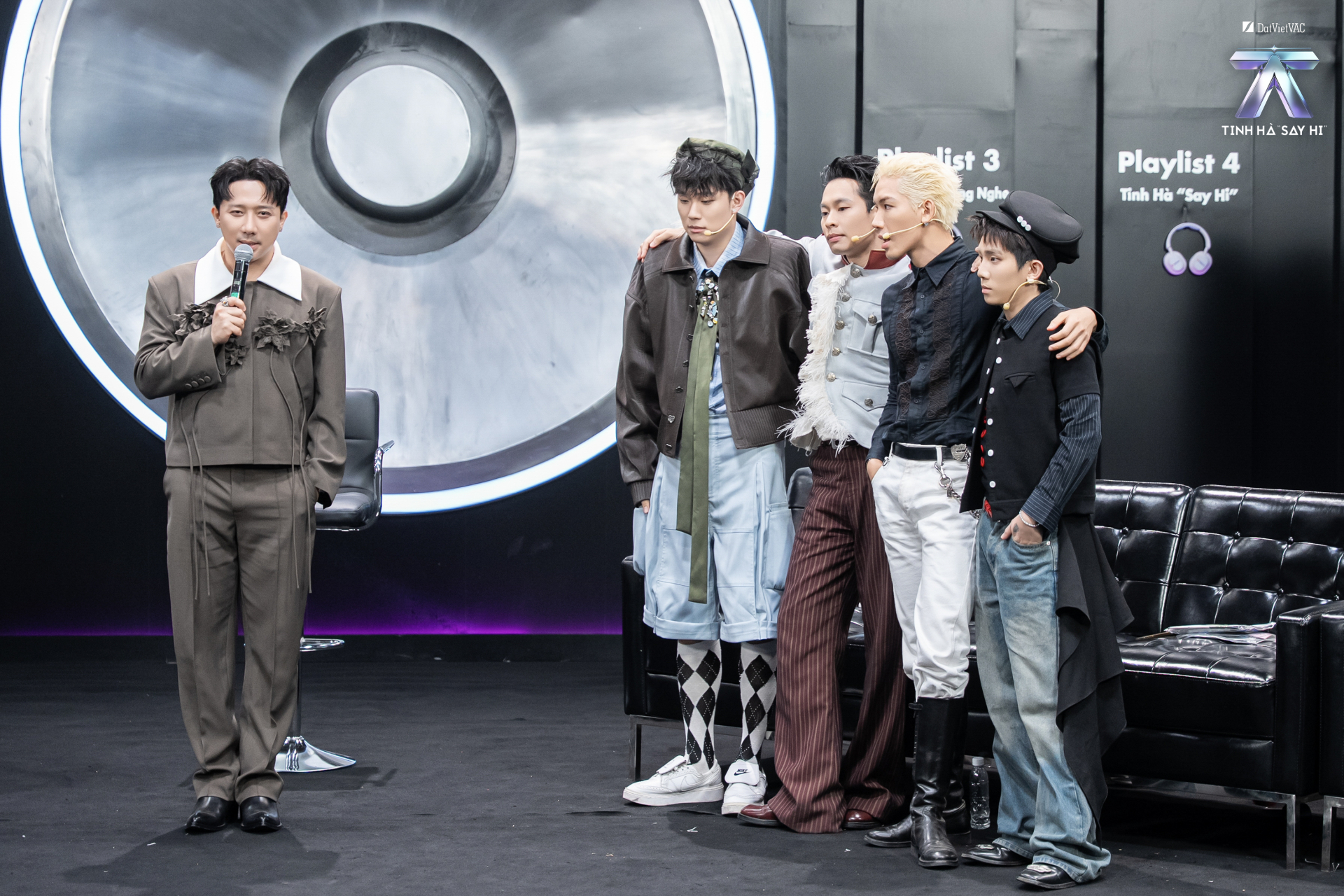 Việc người hâm mộ phản ứng gay gắt trước những nhận xét khắt khe dành cho idol là điều hoàn toàn dễ hiểu về mặt cảm xúc