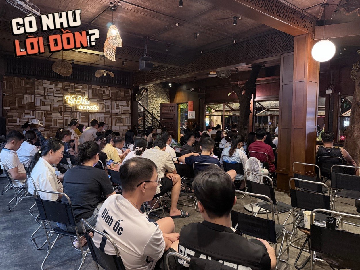 Không mở được nhạc bản quyền nên quán cà phê ở TP.HCM mời hẳn đàn tranh sáo trúc đến biểu diễn, ly nước 95.000 đồng kín chỗ hằng đêm