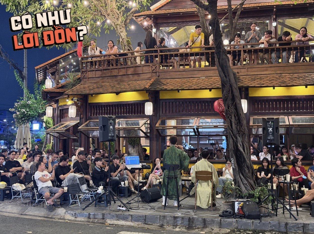 Không mở được nhạc bản quyền nên quán cà phê ở TP.HCM mời hẳn đàn tranh sáo trúc đến biểu diễn, ly nước 95.000 đồng kín chỗ hằng đêm