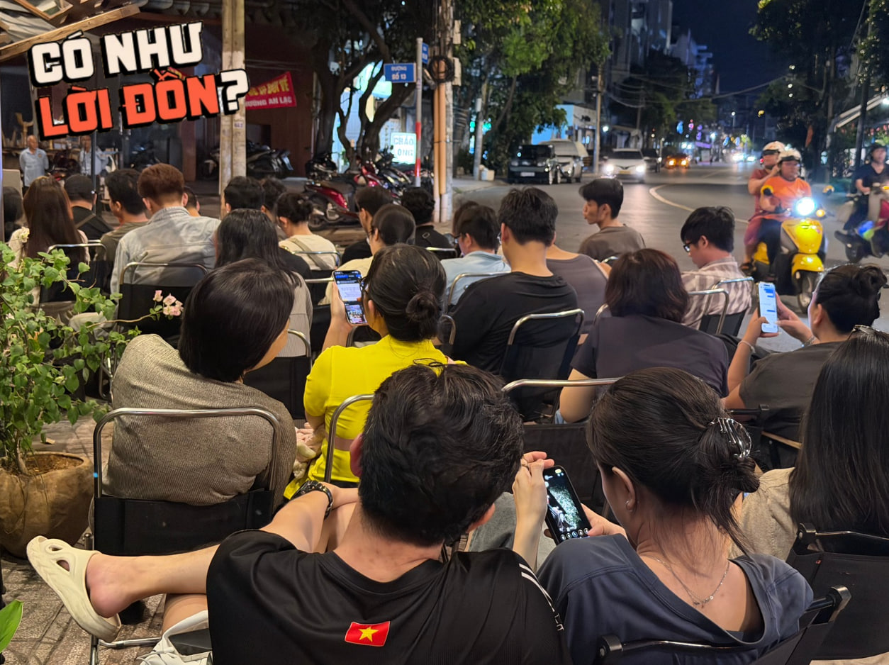 Không mở được nhạc bản quyền nên quán cà phê ở TP.HCM mời hẳn đàn tranh sáo trúc đến biểu diễn, ly nước 95.000 đồng kín chỗ hằng đêm