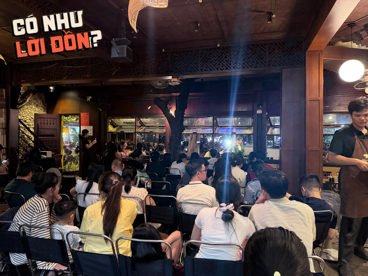Không mở được nhạc bản quyền nên quán cà phê ở TP.HCM mời hẳn đàn tranh sáo trúc đến biểu diễn, ly nước 95.000 đồng kín chỗ hằng đêm