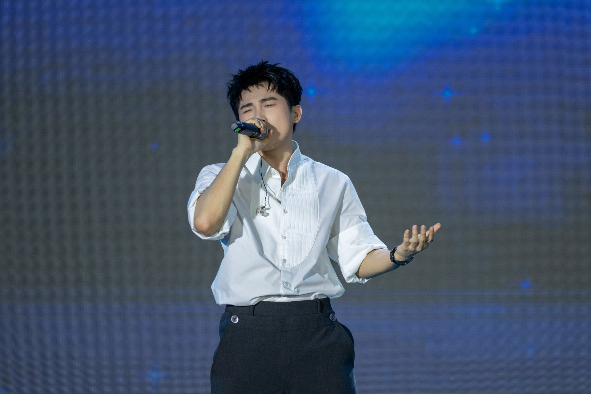 Mỹ nam 2k1 khiến MXH thốt lên “Đẹp quá Tổ quốc ơi”!