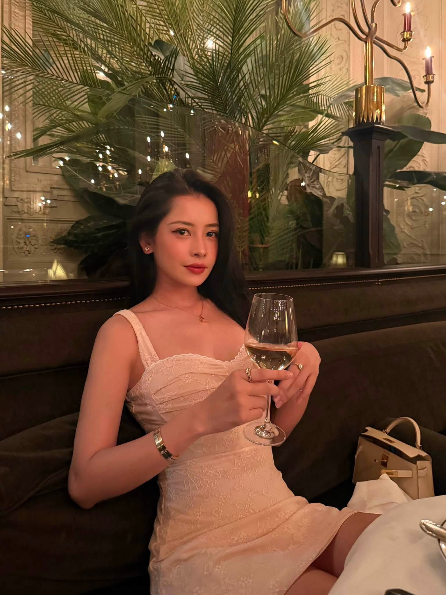 Không chỉ tham gia diễn xuất, Chi Pu còn lấn sân sang con đường ca hát. Ảnh: FBNV