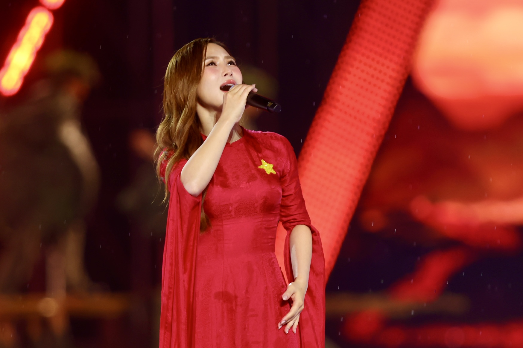 Cách dàn sao đa thế hệ kể câu chuyện Việt Nam, Tổ Quốc Trong Tim xứng danh concert quốc gia!